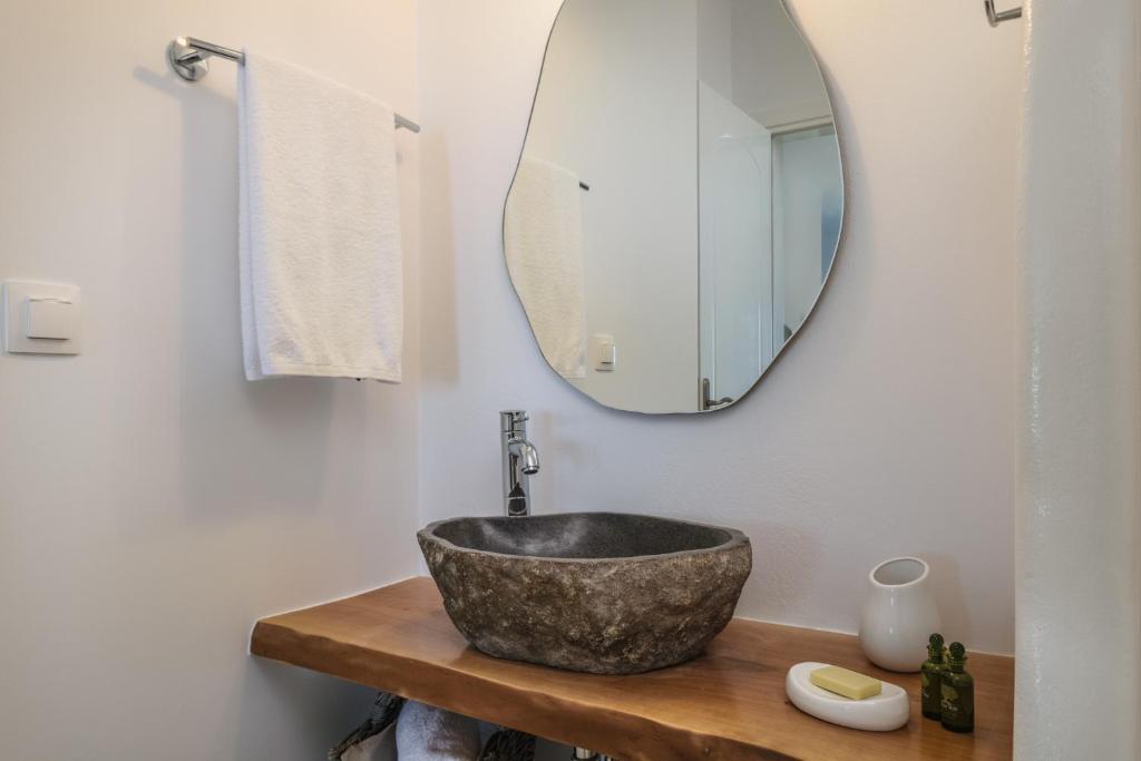 Kúpeľňa v ubytovaní Heavenly Milos suites