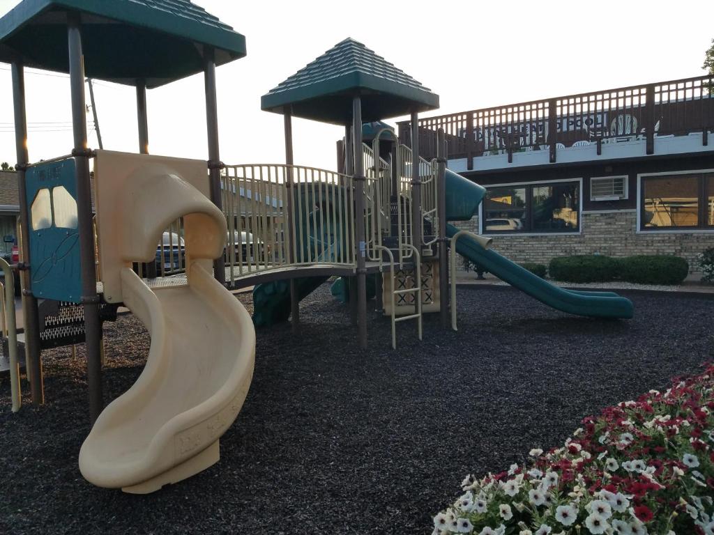 Area giochi per bambini di Black Hawk Motel & Suites