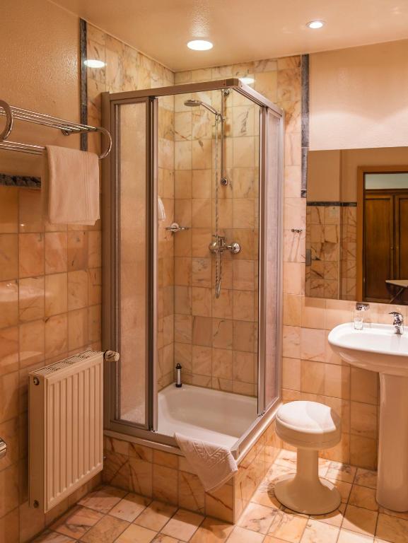 Koupelna v ubytování Hotel Ratskeller Schwarzenberg