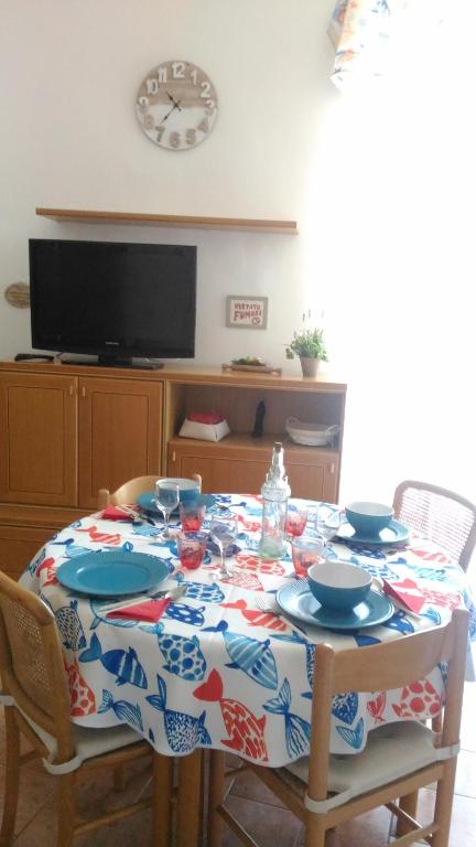 Televízia a/alebo spoločenská miestnosť v ubytovaní Casa Allegra