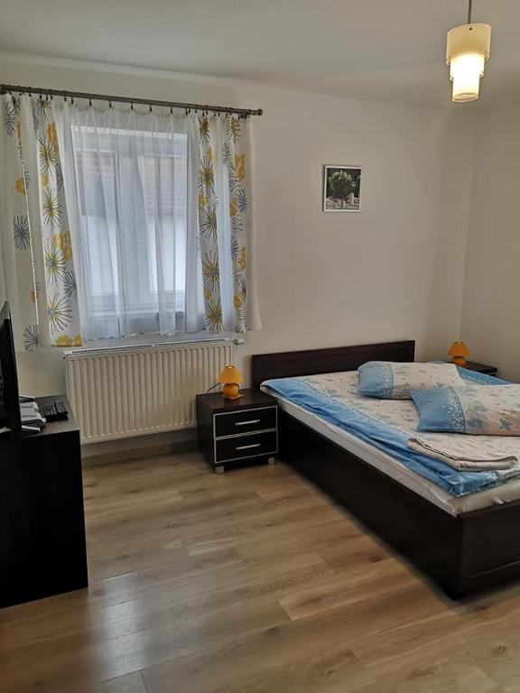 OŚRODEK WYPOCZYNKOWY NAD STAWEM - kameralny wybierany przez Gości ceniących ciszę, smaczne śniadania i komfortowy wypoczynek w bezpośrednim sąsiedztwie parku zdrojowego - 19