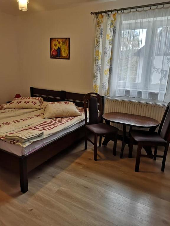 OŚRODEK WYPOCZYNKOWY NAD STAWEM - kameralny wybierany przez Gości ceniących ciszę, smaczne śniadania i komfortowy wypoczynek w bezpośrednim sąsiedztwie parku zdrojowego - 6