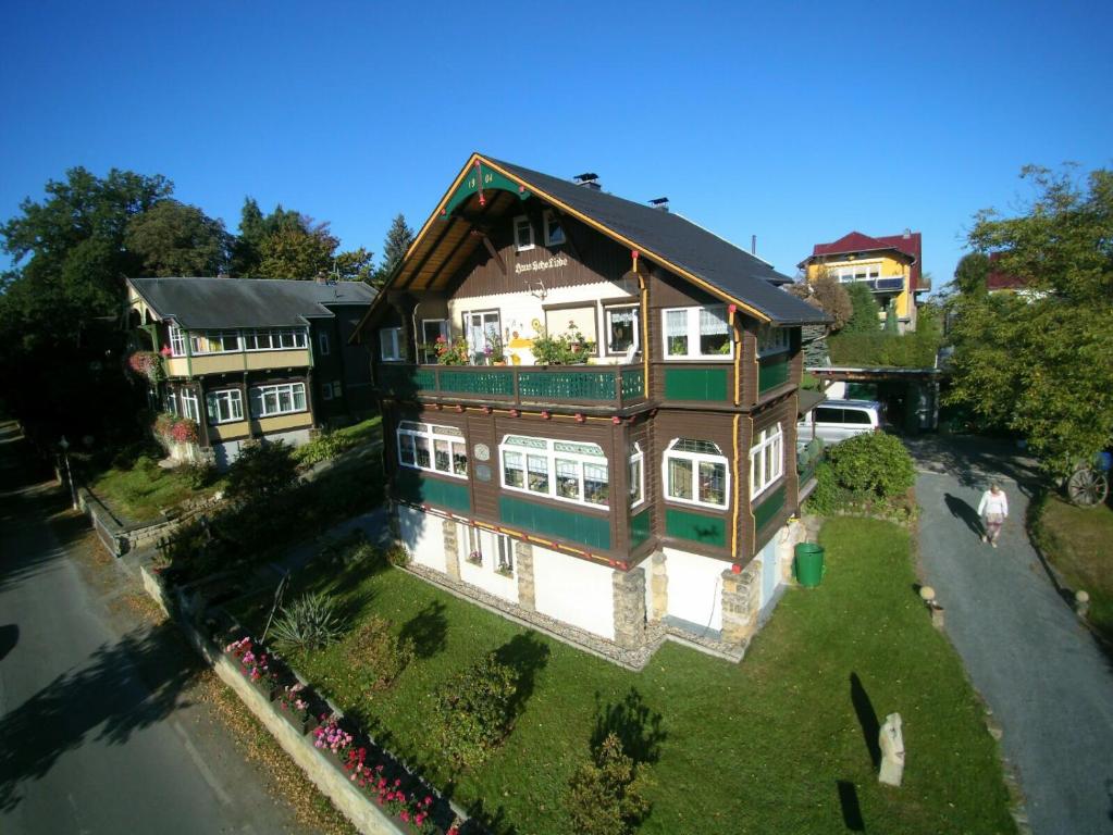 an overhead view of a large house with at Ferienwohnung „Kleine Liebe“ in Bad Schandau