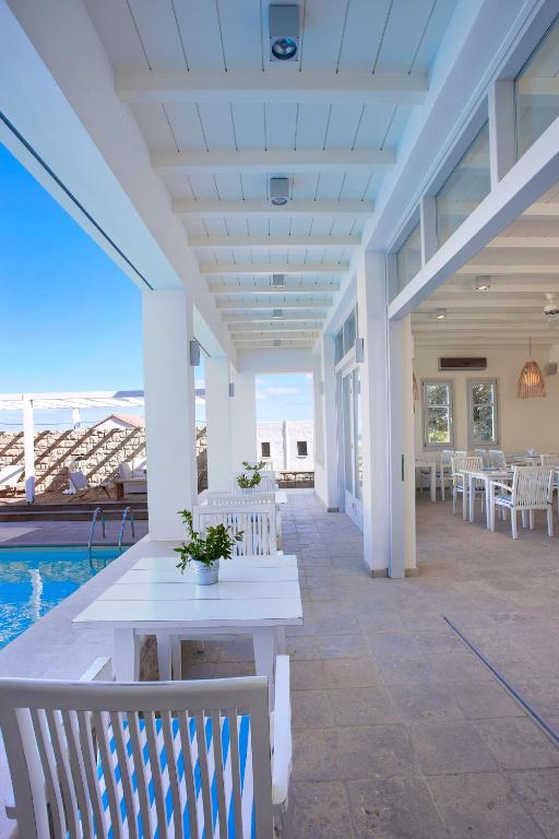 Bazén v ubytování Skyros Ammos Hotel nebo v jeho okolí