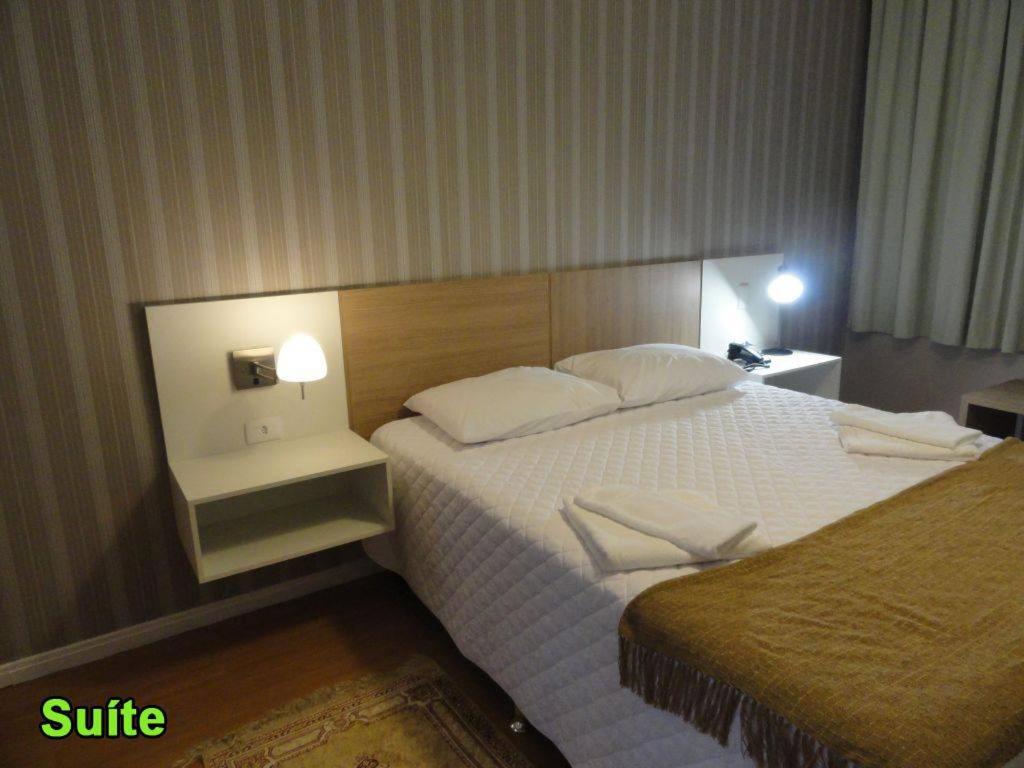 Postel nebo postele na pokoji v ubytování Apucarana Palace Hotel