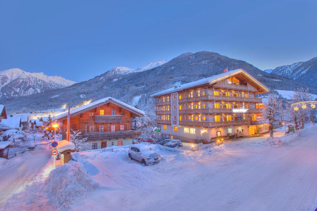 Nespecifikovaný výhled na hory nebo výhled na hory při pohledu z hotelu