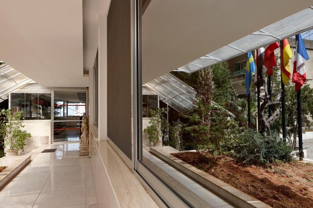 Vonkajšia záhrada v ubytovaní Zoukotel Hotel