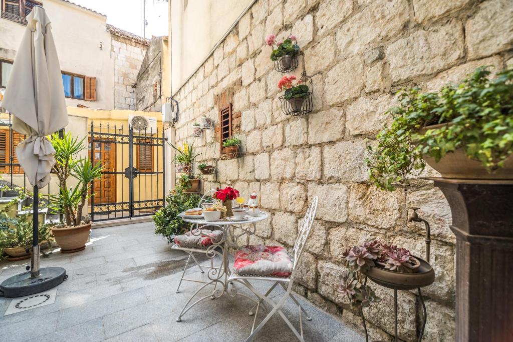 Emperor's Suites - 17