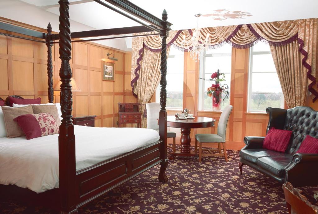 Postel nebo postele na pokoji v ubytování Earl Of Doncaster Hotel