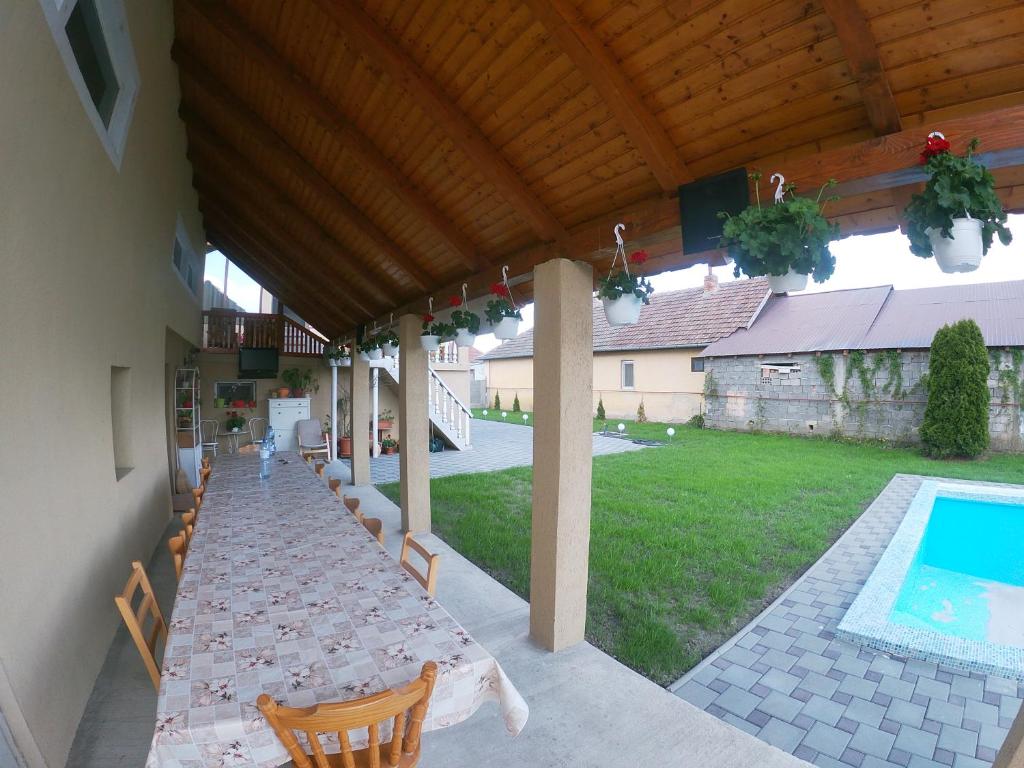 Bazén v ubytování Casa Sannicolau nebo v jeho okolí