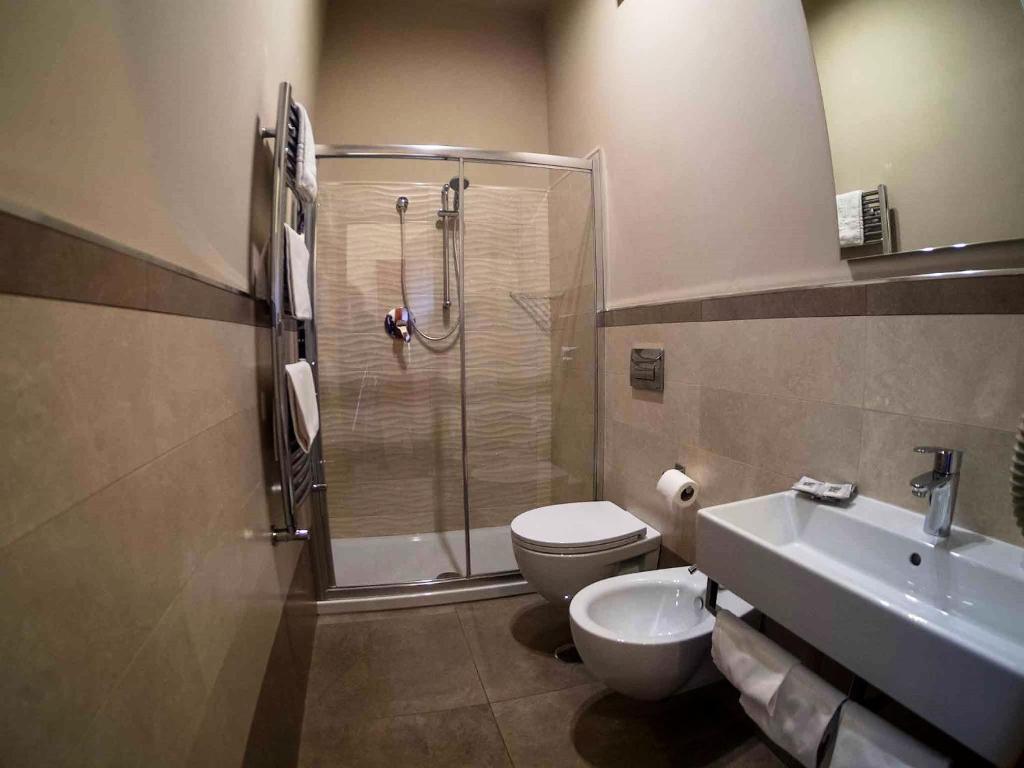 Koupelna v ubytování Albergo Dei Leoni