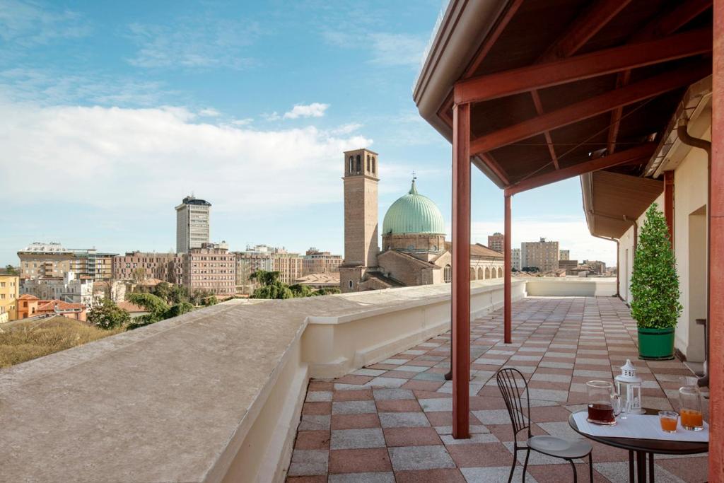 a balcony with a table and chairs and a view of a city at Casa Al Carmine in Padova