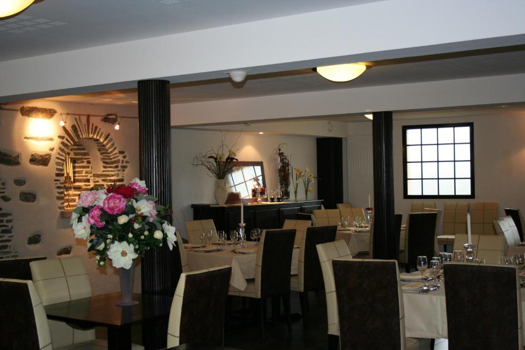 Restaurace v ubytování Hôtel Ariane & SPA