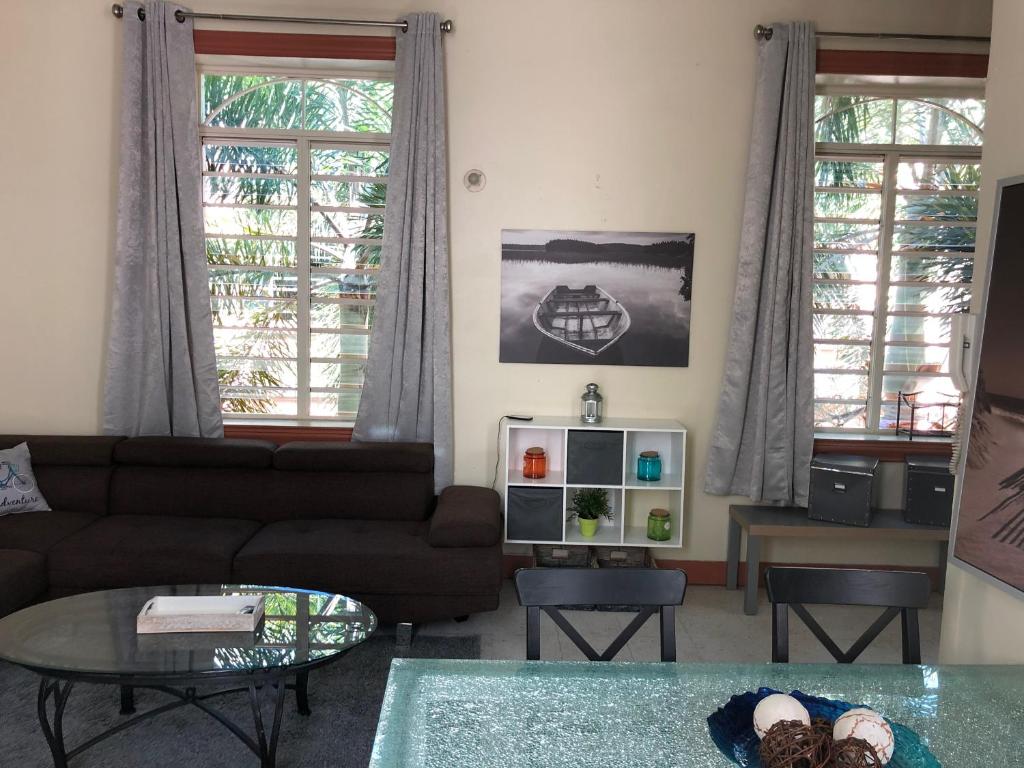 Gladiolas 1209, Ponce (updated prices 2024)