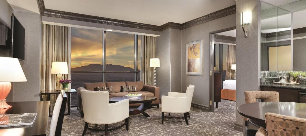 LUXOR HOTEL & CASINO - Updated 2023 Prices & Resort Reviews (Las