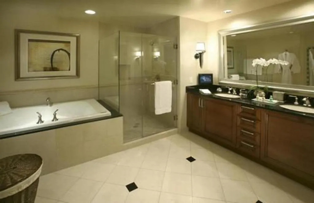 A jacuzzi suite at The Signature at MGM. 