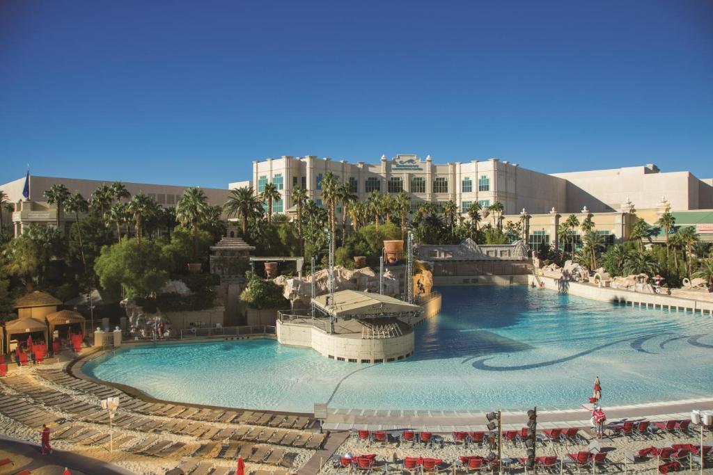 Mandalay Bay Resort And Casino in Las Vegas: Find Hotel Reviews, Rooms, and  Prices on