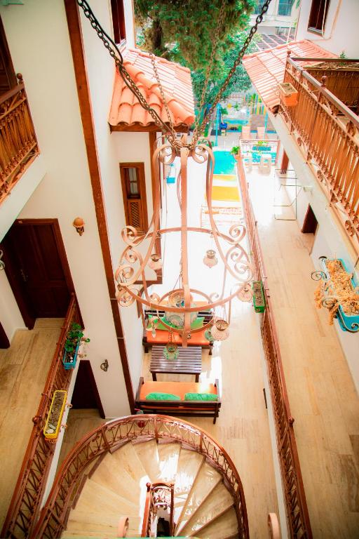 Bazén v ubytování Kaliptus Hotel nebo v jeho okolí