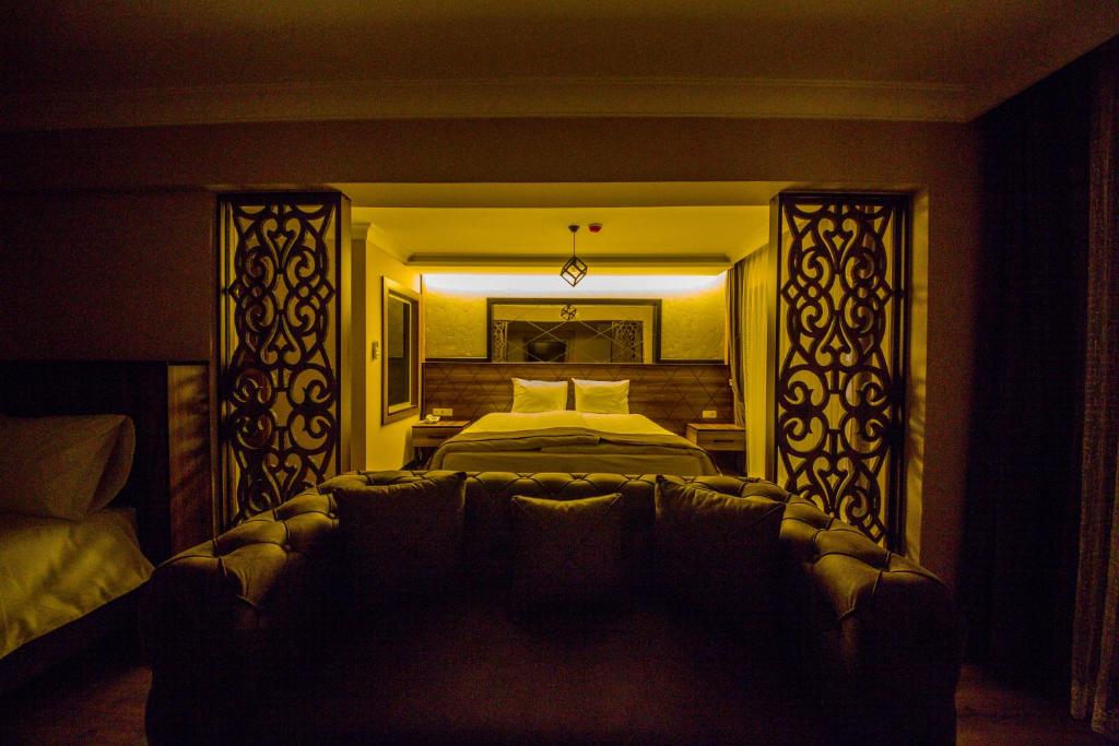 Giường trong phòng chung tại Fidanoglu Suite Hotel