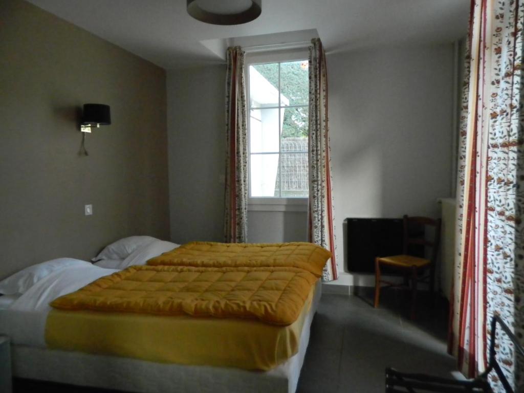 Postel nebo postele na pokoji v ubytování Hôtel La Caravelle