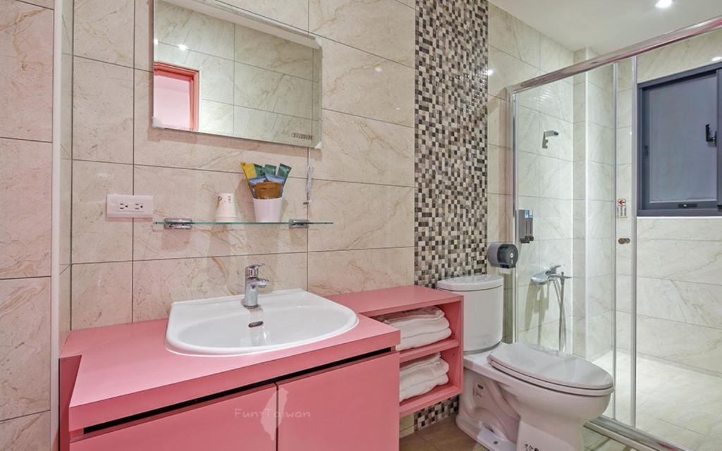 A bathroom at Wujie Childlike B&B