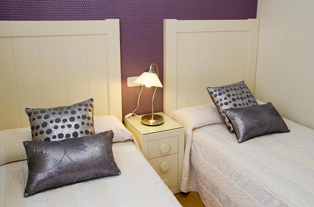 Posteľ alebo postele v izbe v ubytovaní APARTAMENTO MOZART con GARAJE CERCA GRATUITO Portonovo Centro