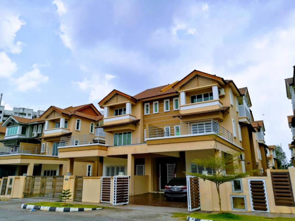 Island Green Lane 5r5b 24 Pax Bb House Jelutong Booking Com