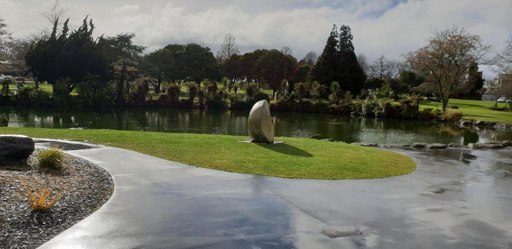 Rose Apartments Unit 5 Central Rotorua- Accommodation & Spa - Resim 10