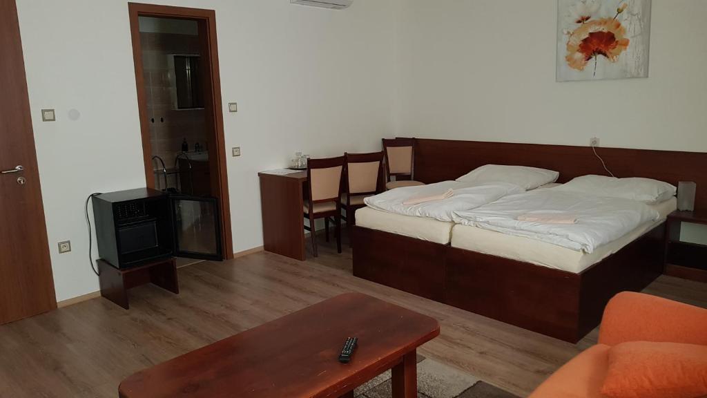 Postel nebo postele na pokoji v ubytování Penzion PKO Nitra