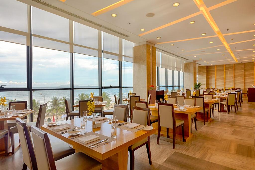 Restaurace v ubytování Grand Tourane Hotel Da Nang