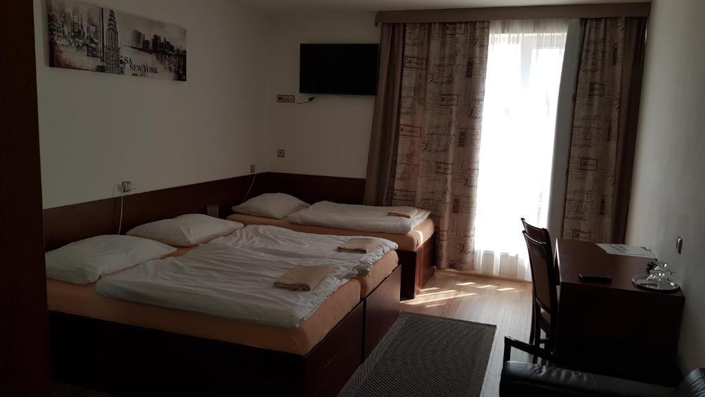 Postel nebo postele na pokoji v ubytování Penzion PKO Nitra