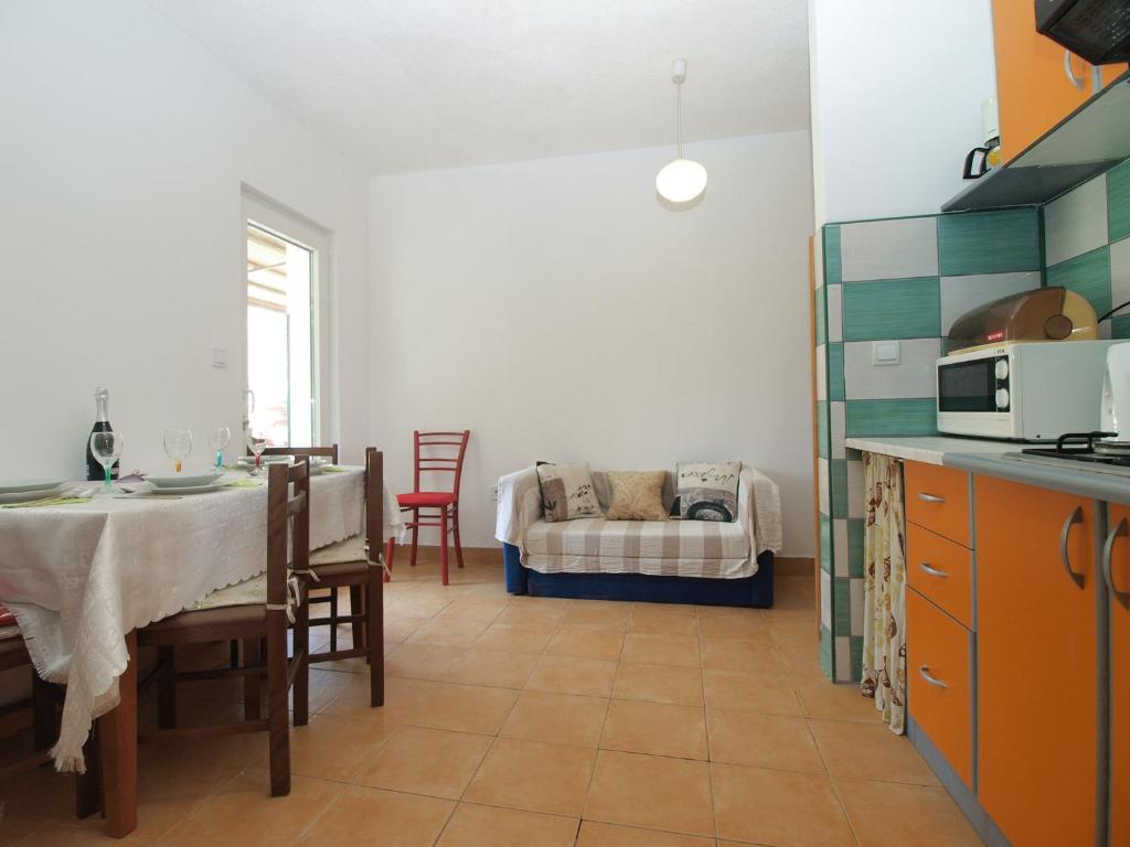 Kuchyňa alebo kuchynka v ubytovaní Apartments Davor 1676