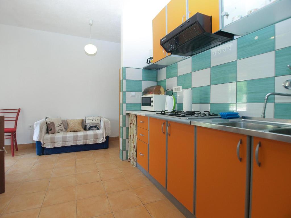 Kuchyňa alebo kuchynka v ubytovaní Apartments Davor 1676