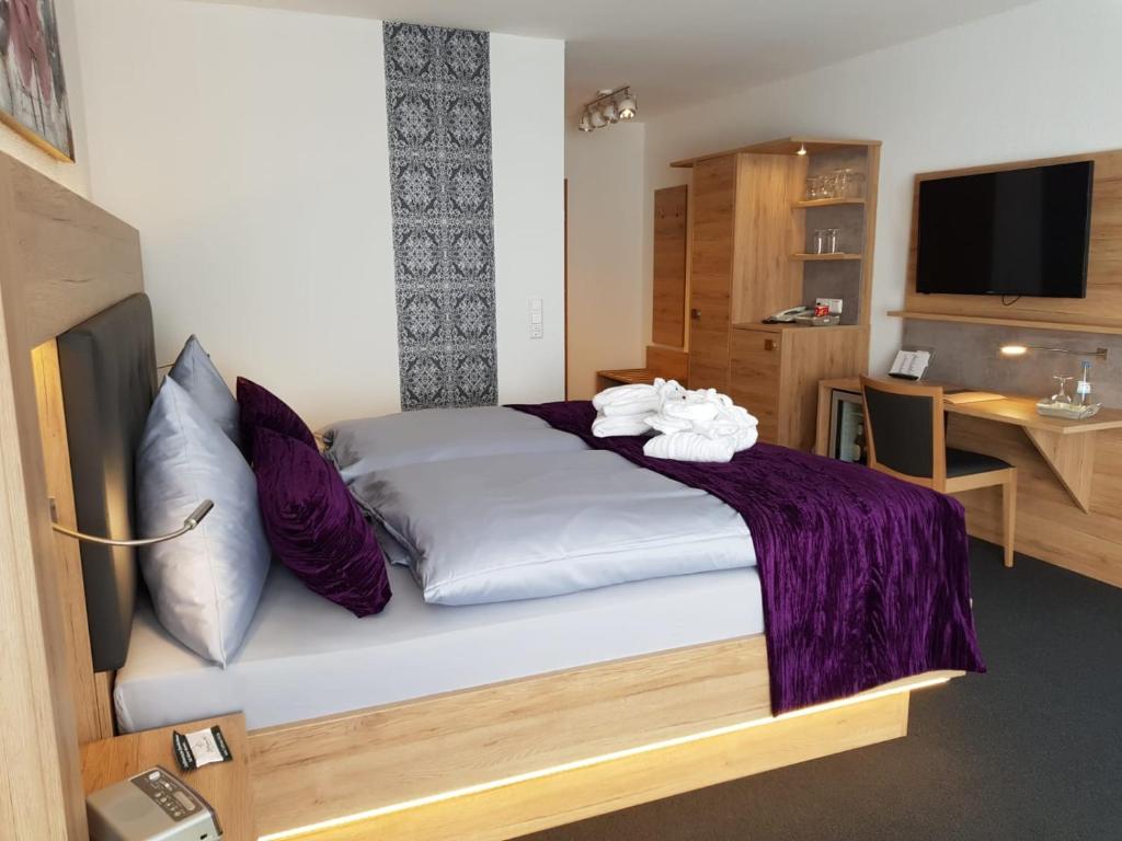 Postel nebo postele na pokoji v ubytování Hotel Ostfriesen Hof