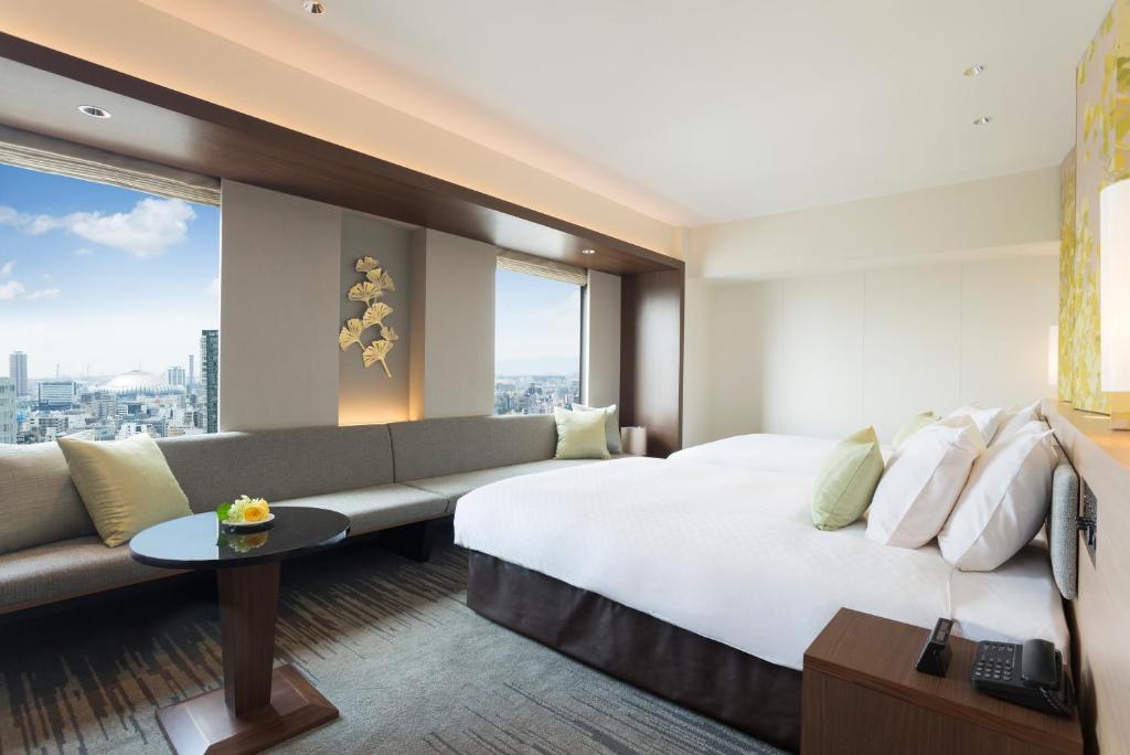 Postel nebo postele na pokoji v ubytování Hotel Nikko Osaka