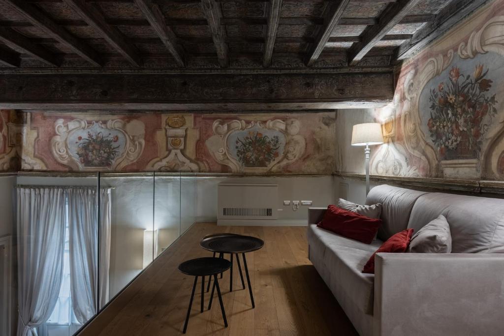 Część wypoczynkowa w obiekcie Palazzo Del Carretto-Art Apartments and Guesthouse