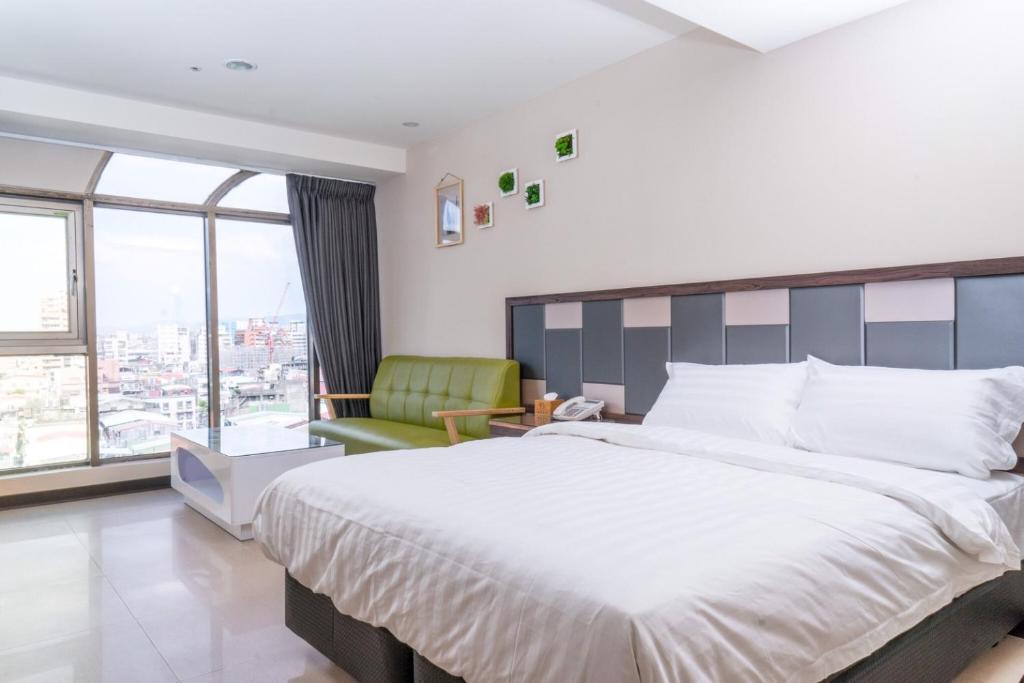 Postel nebo postele na pokoji v ubytování Greeninn Hotel