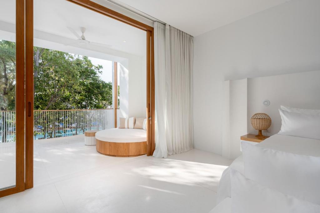 Postel nebo postele na pokoji v ubytování SALA Samui Chaweng Beach Resort