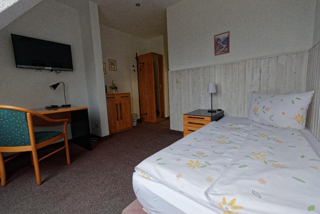 Postel nebo postele na pokoji v ubytování Pension Am Kirschberg