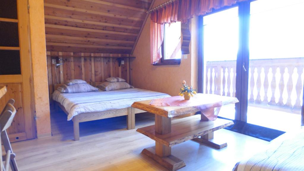 Postel nebo postele na pokoji v ubytování Domki - Pod Smerkami