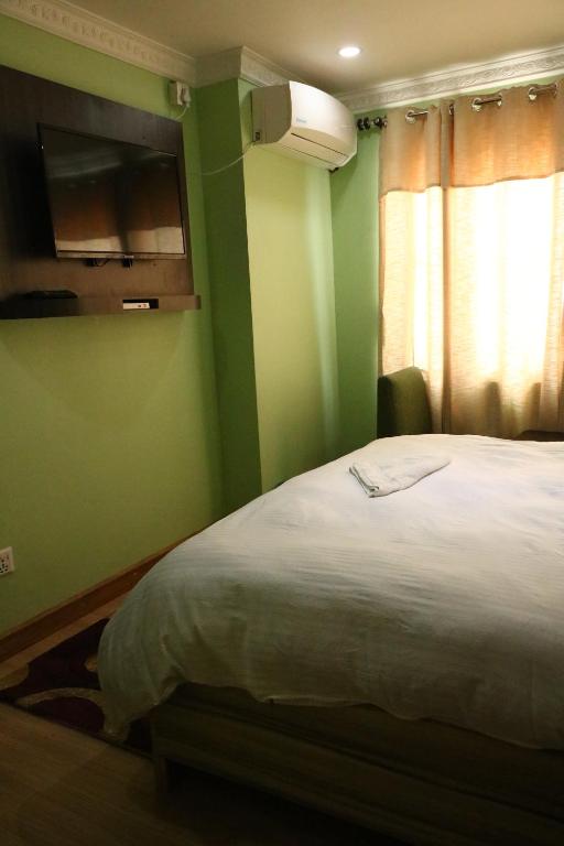 Postel nebo postele na pokoji v ubytování Hotel Samrajya Pvt. Ltd.