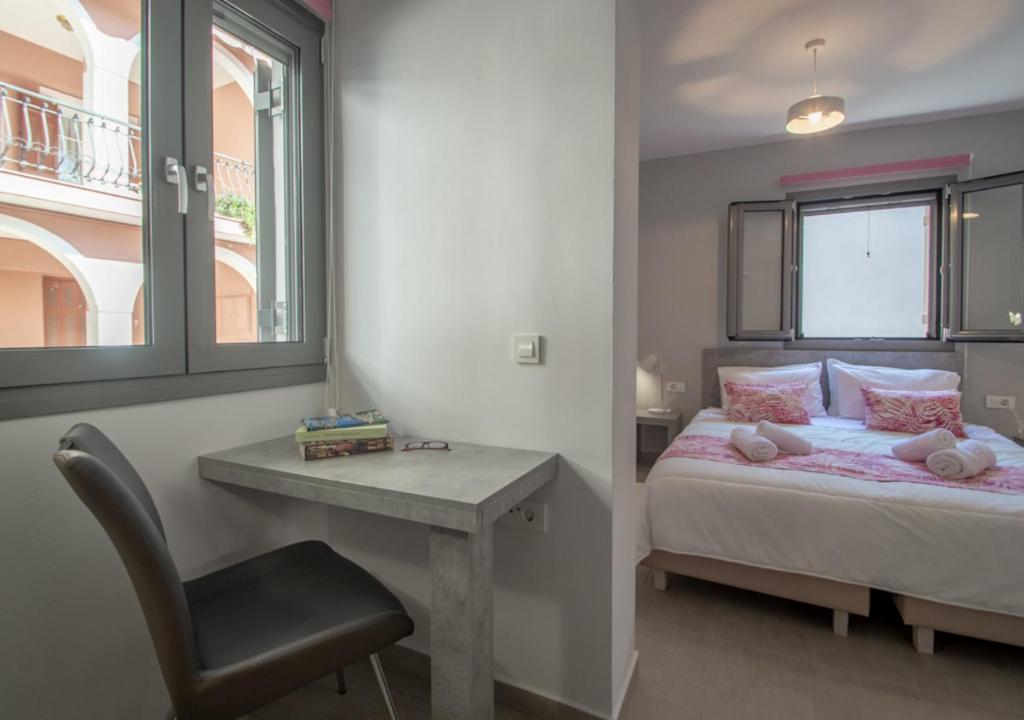 Postel nebo postele na pokoji v ubytování Ithaka Zante City Villa by "elite"