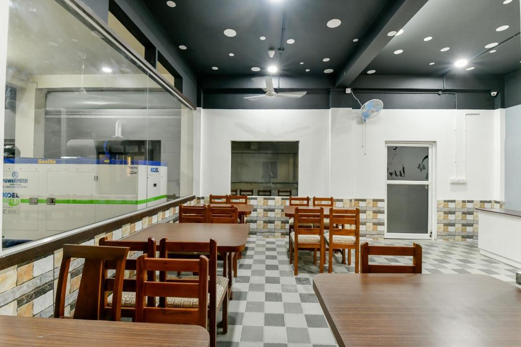 Restaurace v ubytování Burooj Hotel