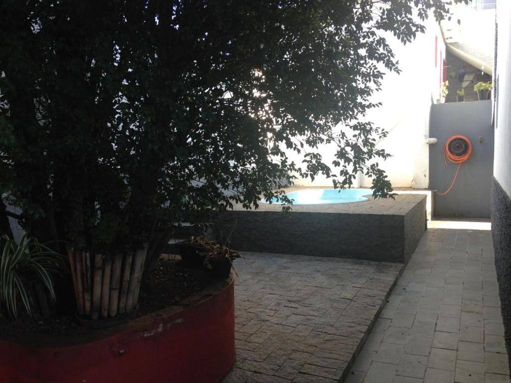  casa com piscina no centro da cidade