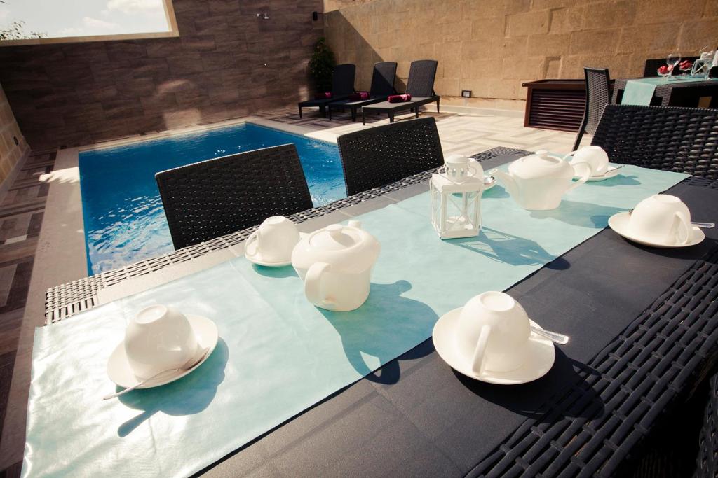 Příslušenství pro přípravu čaje a kávy v ubytování Soleil B&B Gozo