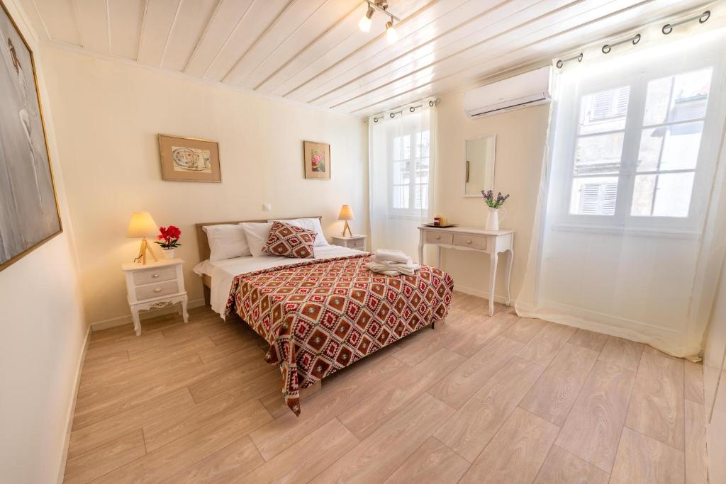 The Artist's Apartment by Konnect, Old Corfu Town