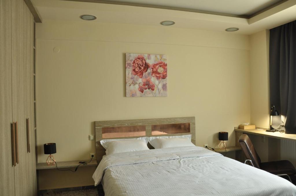 מיטה או מיטות בחדר ב-Agias Sofias Street Luxurious Studio