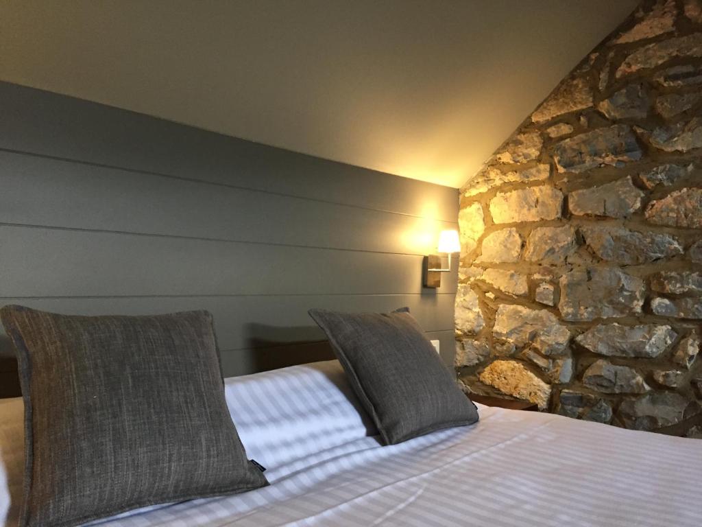 Postel nebo postele na pokoji v ubytování Hotel le Fenil