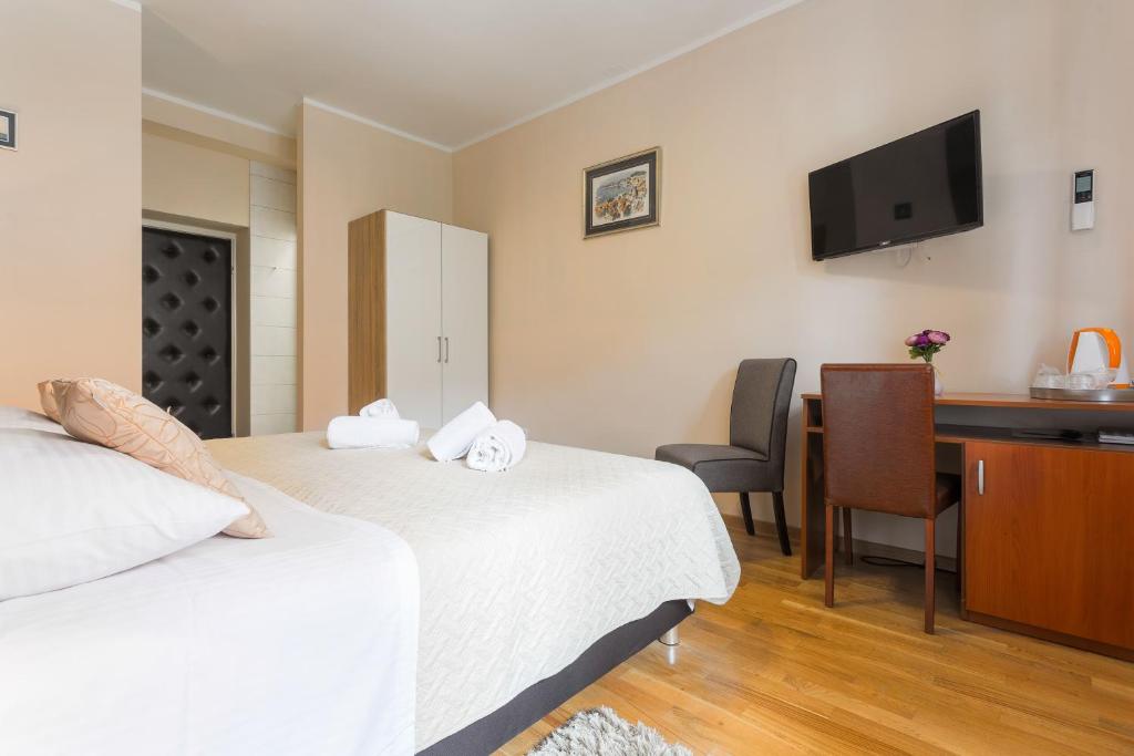 Postel nebo postele na pokoji v ubytování Golden Split Rooms
