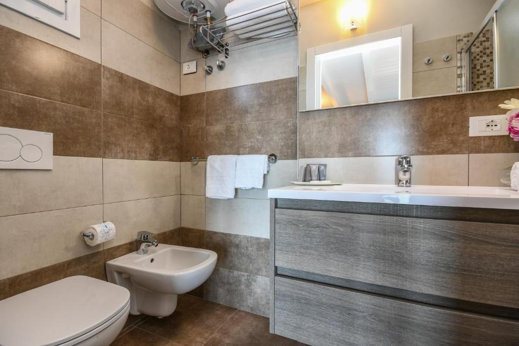 VILLA GARUTI VILLAGE - Habitación Doble Con Balcón